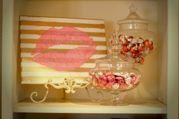 Valentine's Day glitter lip on canvas on calicrest.com